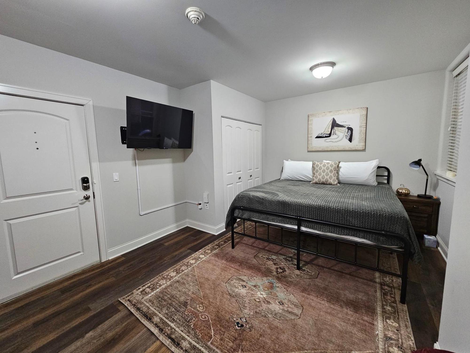 Cozy King Bed Stay At The Historic Inman - 201 Champaign Bagian luar foto