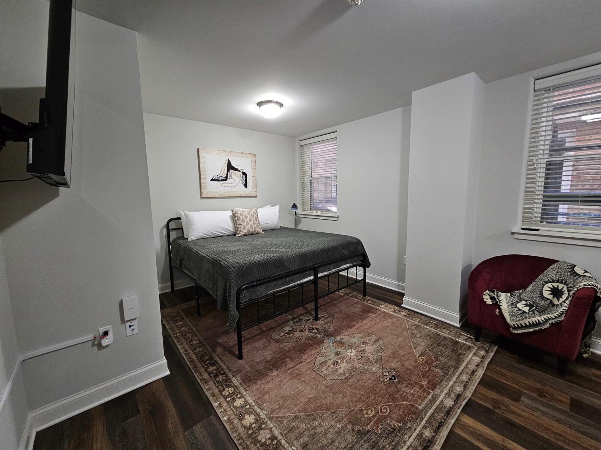 Cozy King Bed Stay At The Historic Inman - 201 Champaign Bagian luar foto
